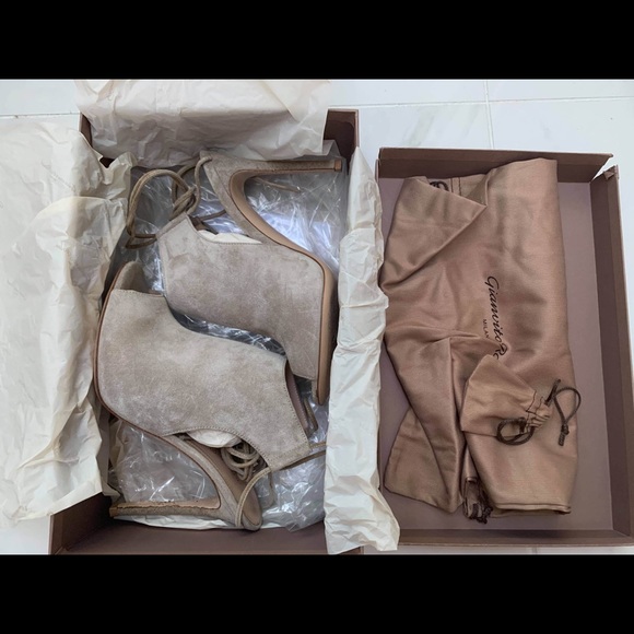 🇨🇦DaySale‼️⬇️Gianvito Rossi Peep toe Heels US 8 - Picture 4 of 7